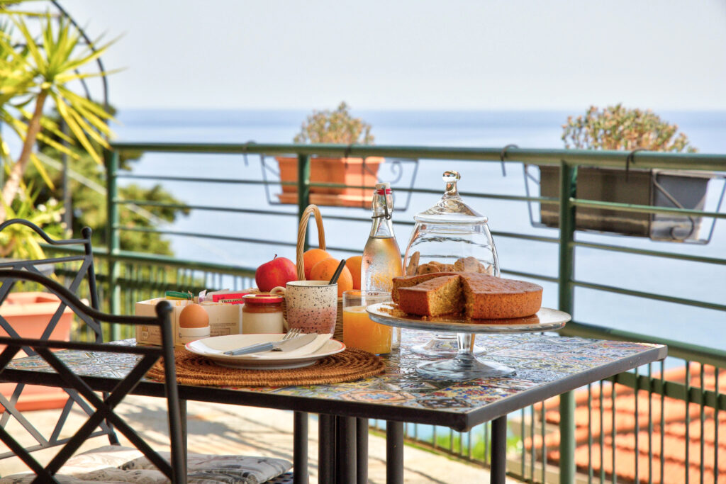 tavolo apparecchiato